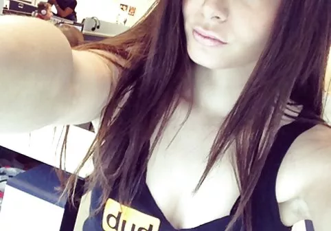 دوست مامان به همان اندازه گروه یکسی تلگرام او Slutty است