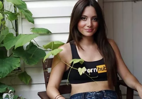 نمایش نور برهنه TINY4K با ریزه کاری پر انرژی گروه سکسی در تلگرام