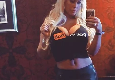 پرستو هندی کوبایی Luna Star یک خروس بزرگ را بلعید گروه تلگرام شهوانی