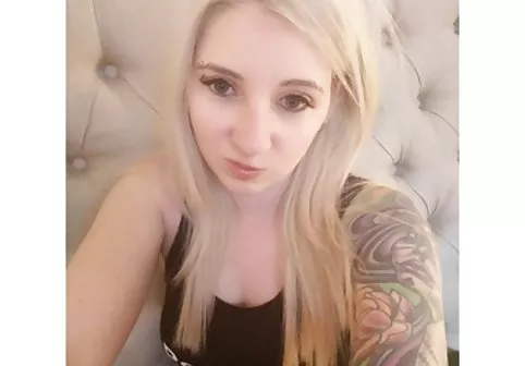 VNA Lesbians Cleo & گروه یاب سکسی Carmen Valentina Pussy Lip Kiss!