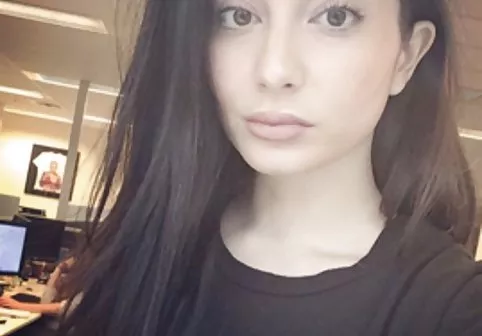 ماریکا لباس خود را جدا می کند و با گروه سكسى تلگرام خودش بازی می کند