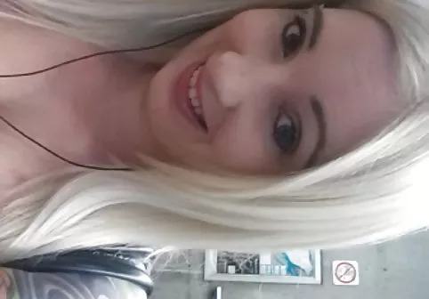 Busty و لاغر MILF نادیا شبکه چت سکسی تلگرام هیلتون را به گرم تیت فاک