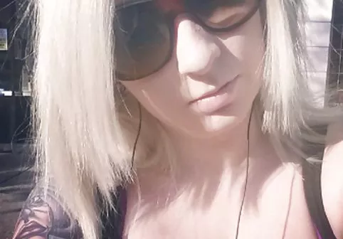 لیدی ویکسن خروس بزرگ سیاه گروه تلگرام sexy را با بیدمشک می خورد