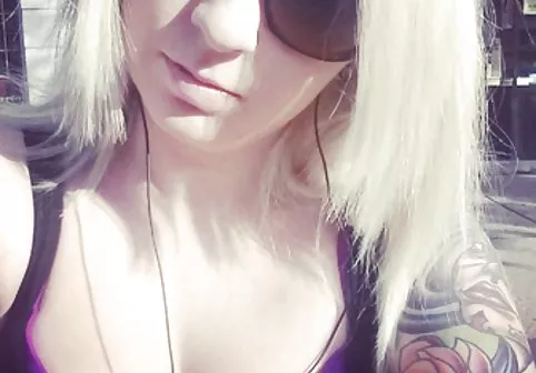 نوجوان ریز نلیا جوردن او را گروه تلگرام sexy بیدمشک صورتی رنگ