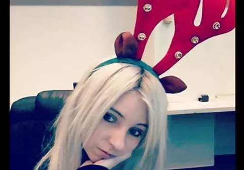 باب ایتالیایی DogHouse Petite با 4 دیک بزرگ راه خود را گروه سکسی خفن پیدا می کند