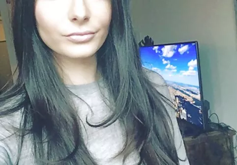 کاسی گروه یکسی تلگرام MILF انگلیس با مشاعره و فن بازی می کند