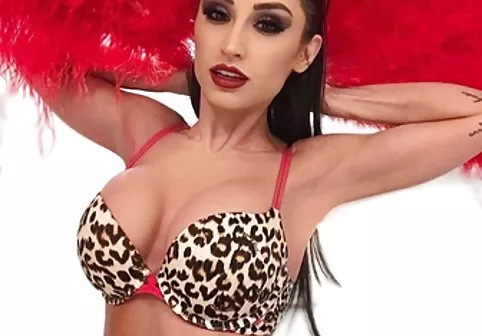 DPFanatics در حالی که هنوز گروه فیلم پورن در تلگرام در حال رانندگی D است ، روی صورتش جیز زد